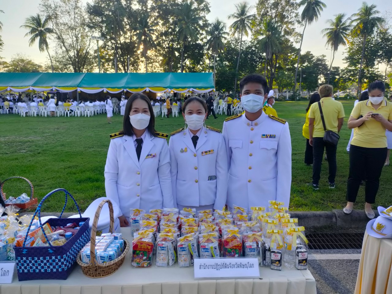 title - วันที่ 5 ธันวาคม 2565 เวลา 07.00 น. นางสาวอมรรัตน์ แขวงโสภา ปฏิรูปที่ดินจังหวัดพิษณุโลก พร้อมเจ้าหน้าที่ ส.ป.ก.พิษณุโลก เข้าร่วมพิธี ณ ศาลากลางจังหวัดพิษณุโลก อำเภอเมือง จังหวัดพิษณุโลก